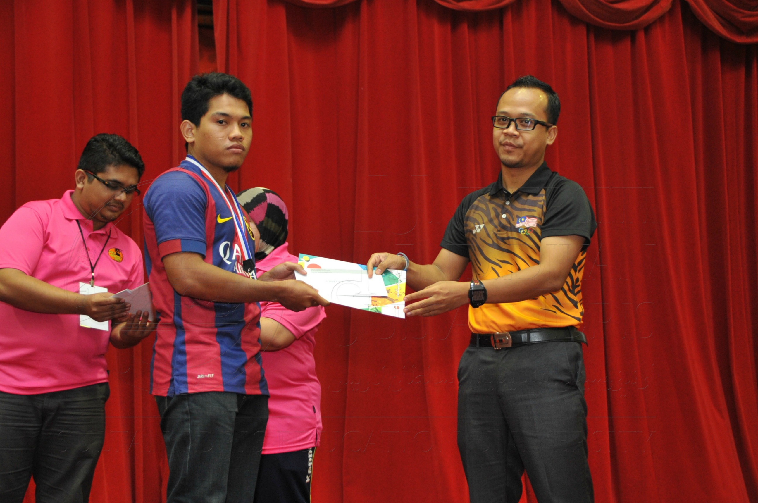 PRO15 158 CATUR HAS 9523